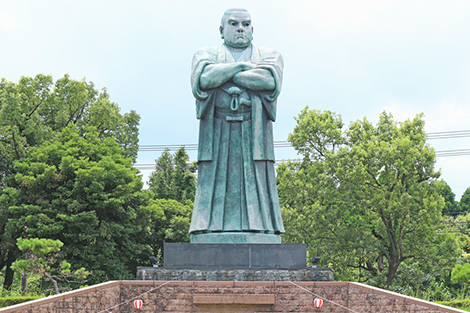 居玄関アプローチ・敷地一画・緑地